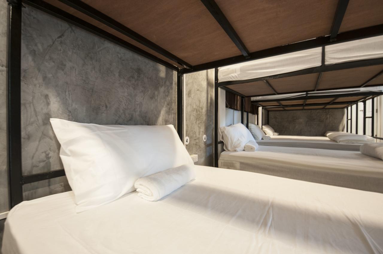 The Hidden House Hostel Bangkok Bagian luar foto