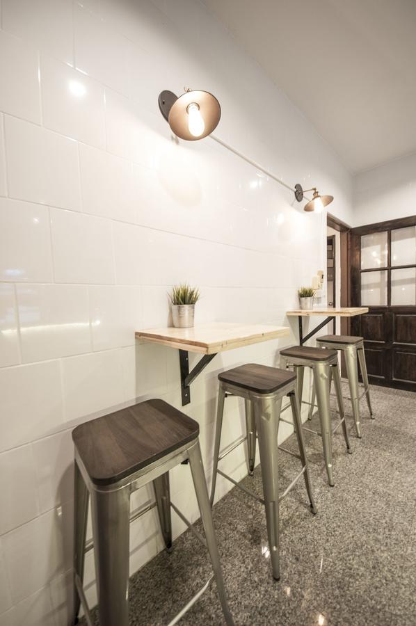 The Hidden House Hostel Bangkok Bagian luar foto