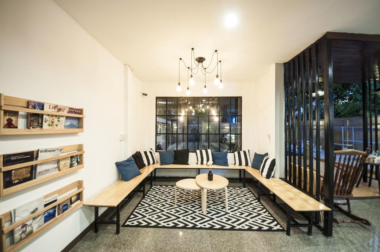 The Hidden House Hostel Bangkok Bagian luar foto
