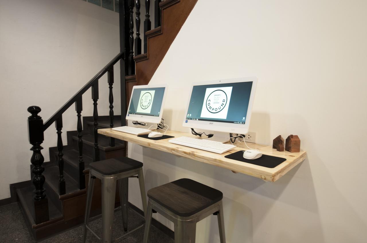 The Hidden House Hostel Bangkok Bagian luar foto