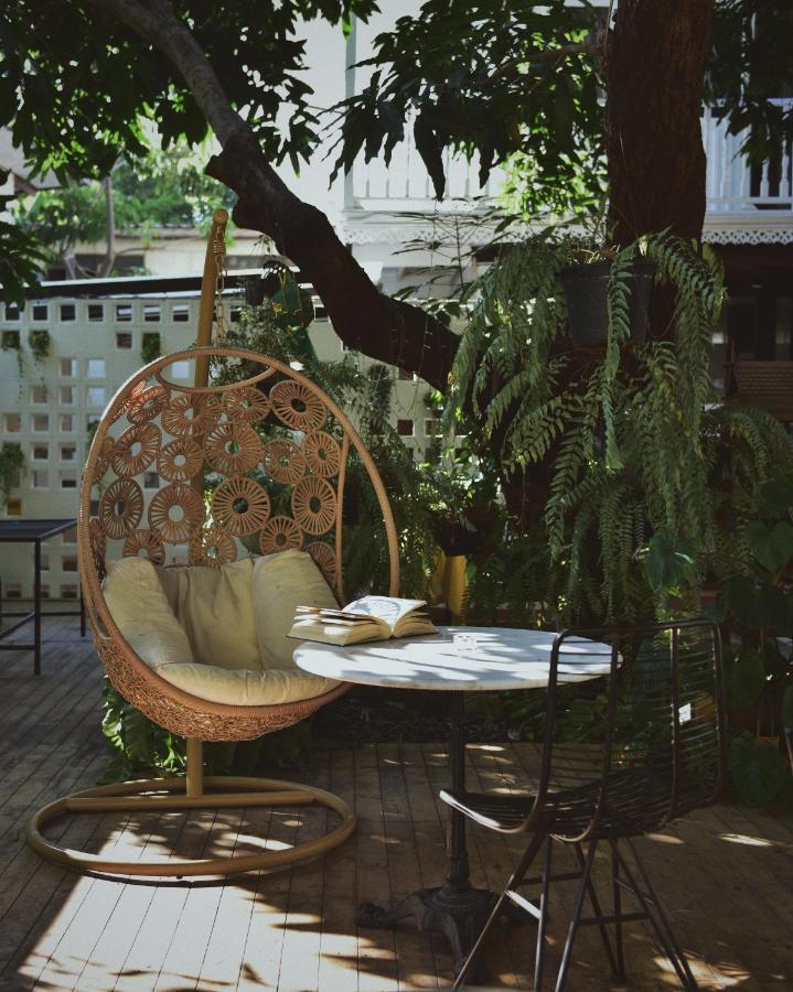 The Hidden House Hostel Bangkok Bagian luar foto